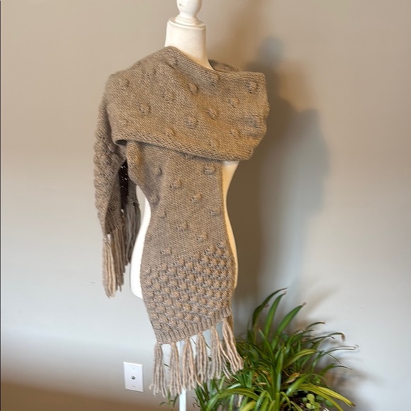 Echo Chunky Knit Beige Scarf with Fringe extra long Taupe/mushroom 10”x100” - Picture 1 of 4